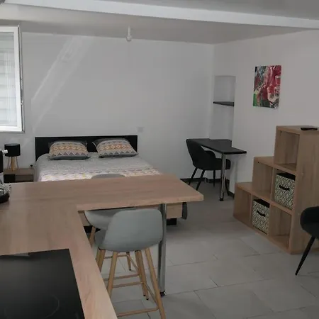 Indépendant, Au Calme. *