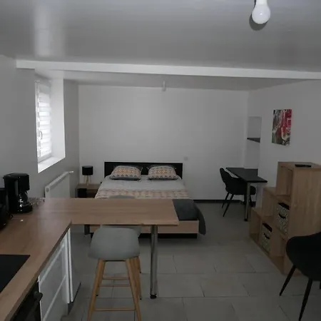 Indépendant, Au Calme. *